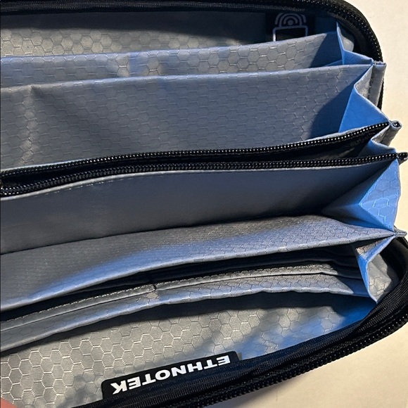 Ethnotek Accordion Travel Wallet with RFD Blocker - Picture 7 of 7